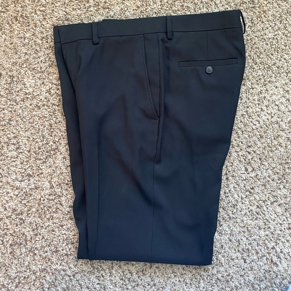 Haggar tailored fit travel performance black suit with jacket and pants - Picture 6 of 7